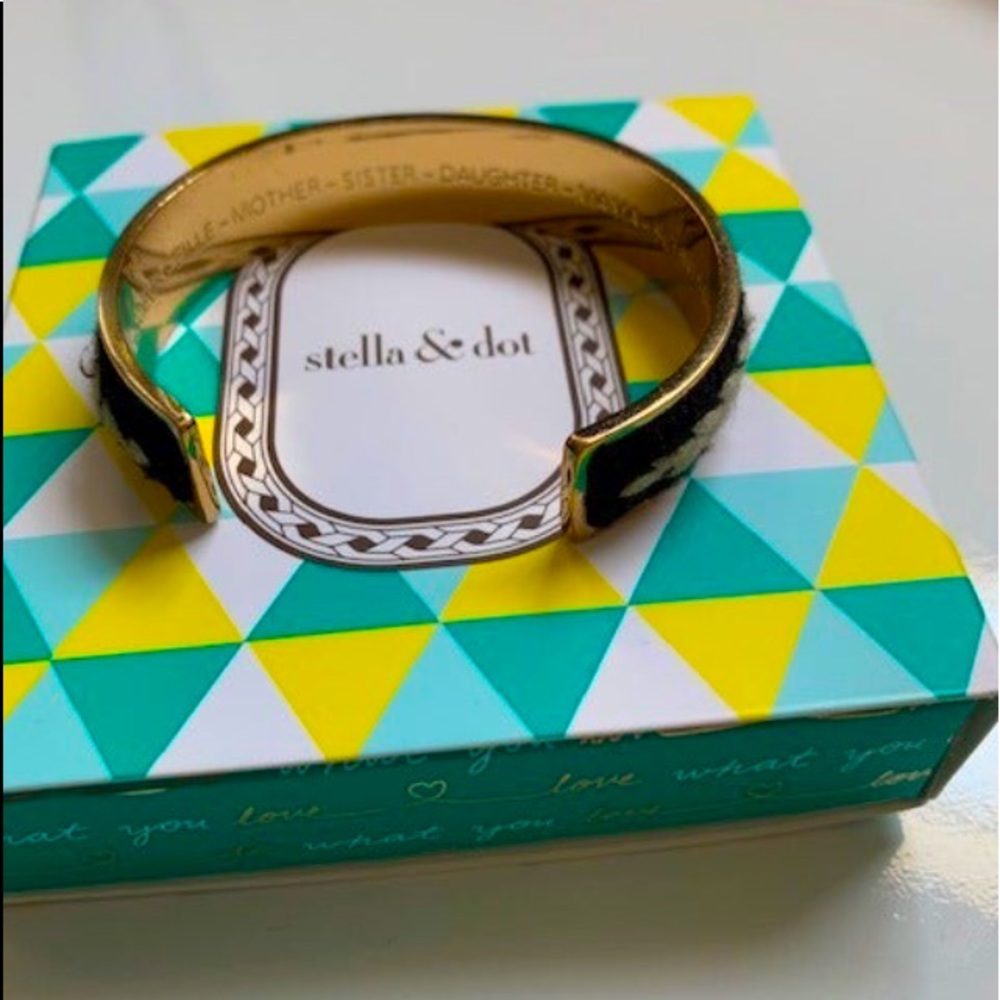 Stella & Dot Illuminate Cuff - Picture 3 of 3